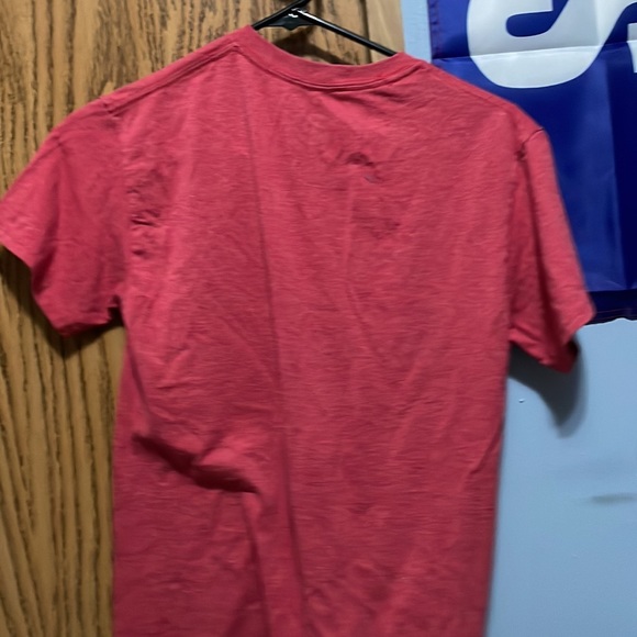 A red t-shirt slightly used - Picture 3 of 3